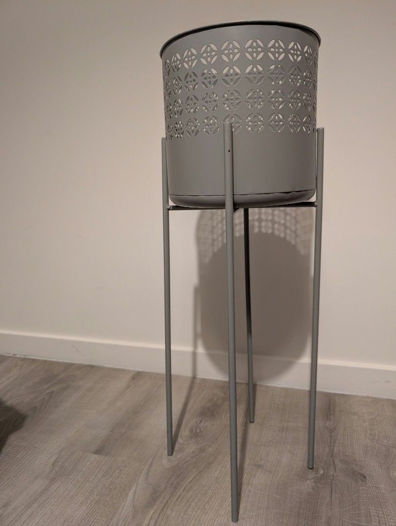 Magnifique Cache-pot en Métal Gris sur Pied, Enlèvement ou Envoi, Utilisé, Métal, Intérieur