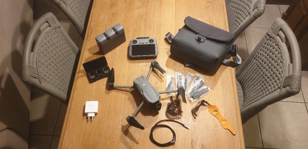 DJI AIR 3S Fly More Combo met DJI RC 2 controller, TV, Hi-fi & Vidéo, Drone avec caméra, 250 à 900 g, Qualité supérieure, 1 à 5 km