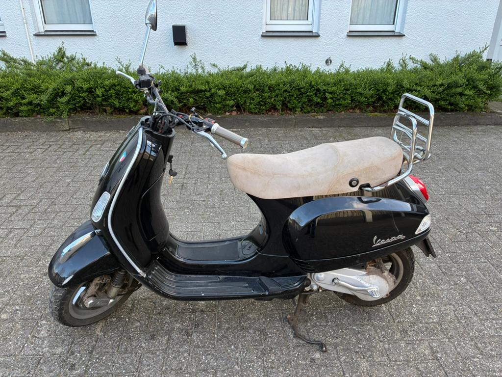 Vespa LX 2-takt A klasse 25km met schade, Fietsen en Brommers, Ophalen, Klasse A (25 km/u), Zo goed als nieuw, Benzine