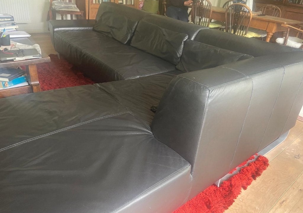 Lederen zetel zwart 3-4 zitplaatsen laag met chaises longues, Ophalen, 250 tot 300 cm, Gebruikt, Kunststof