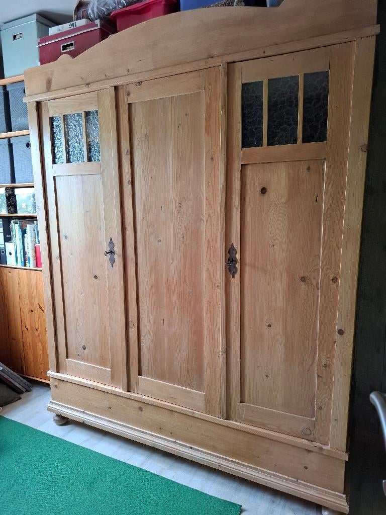 Armoire à linge ancienne en pin, Antiquités & Art, Antiquités | Meubles | Armoires, Enlèvement