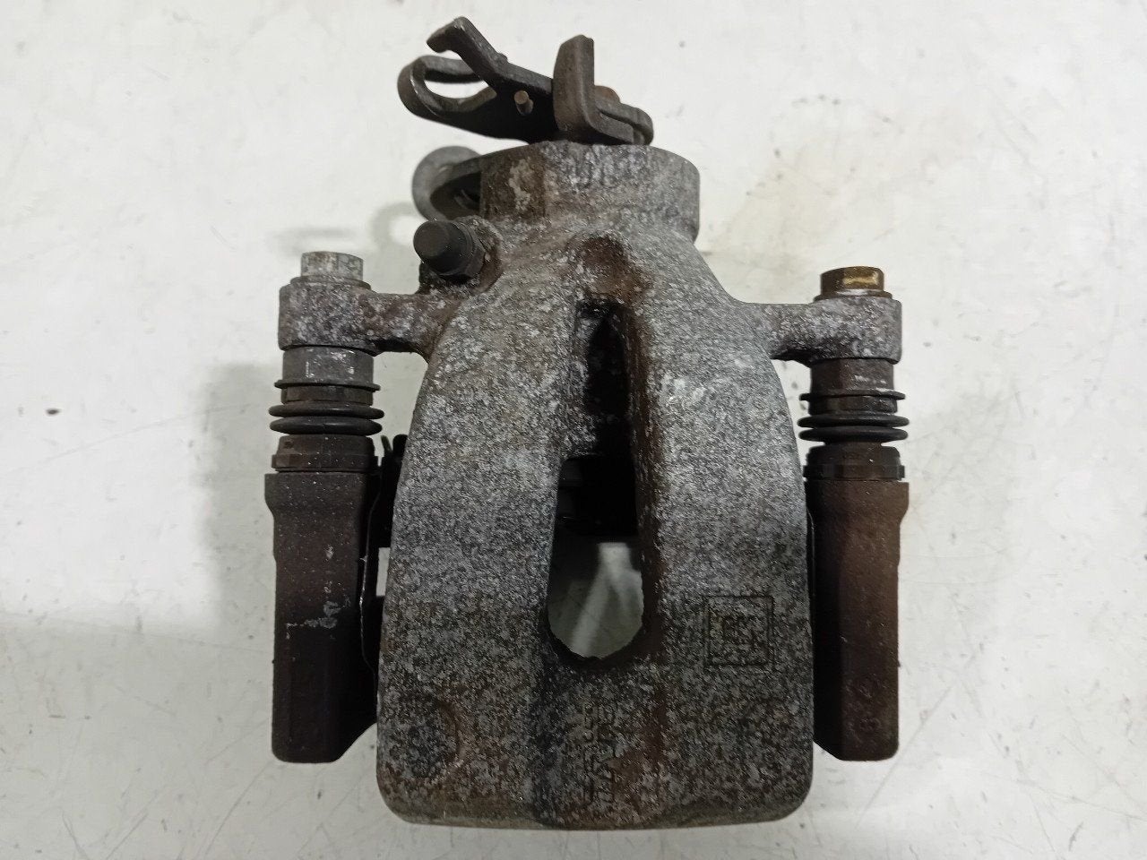 Remklauw links achter Opel Corsa, Onderdelen@venauto.nl, Van der Ven Autorecycling B.V., Ettenseweg 76, 4706 PB Roosendaal, The Netherlands
