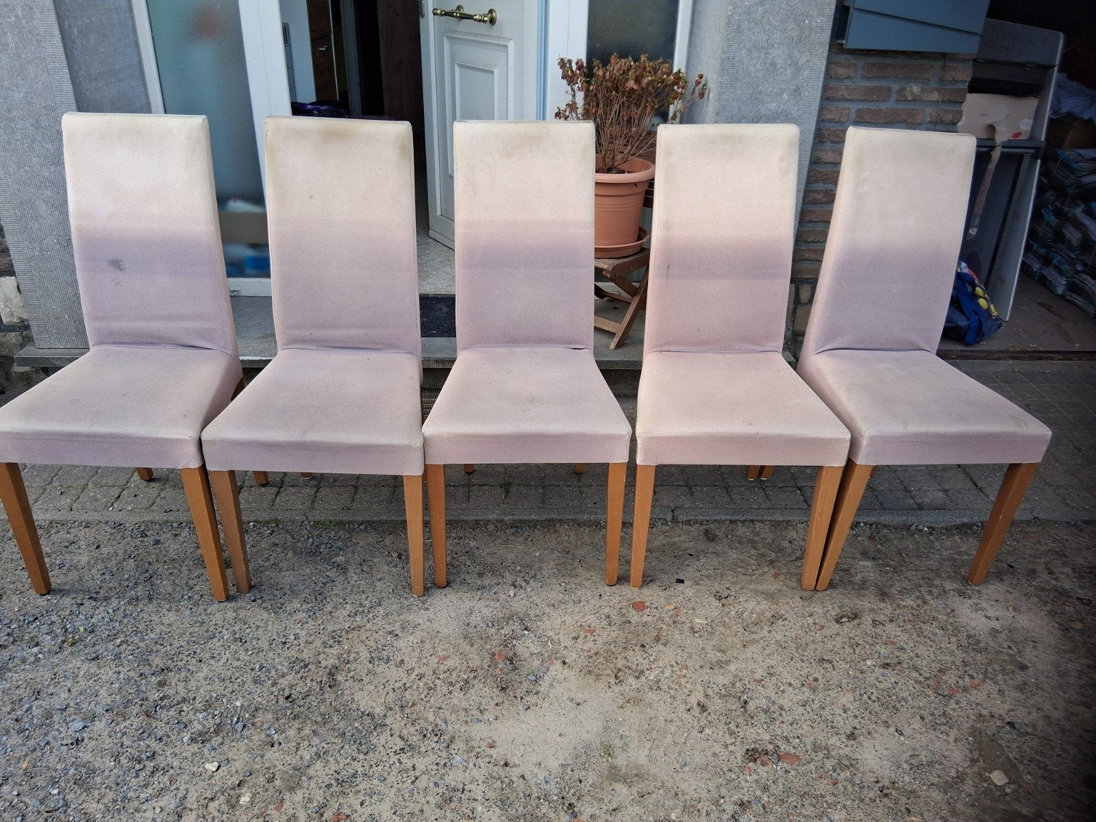 gratis stoelen, Ophalen