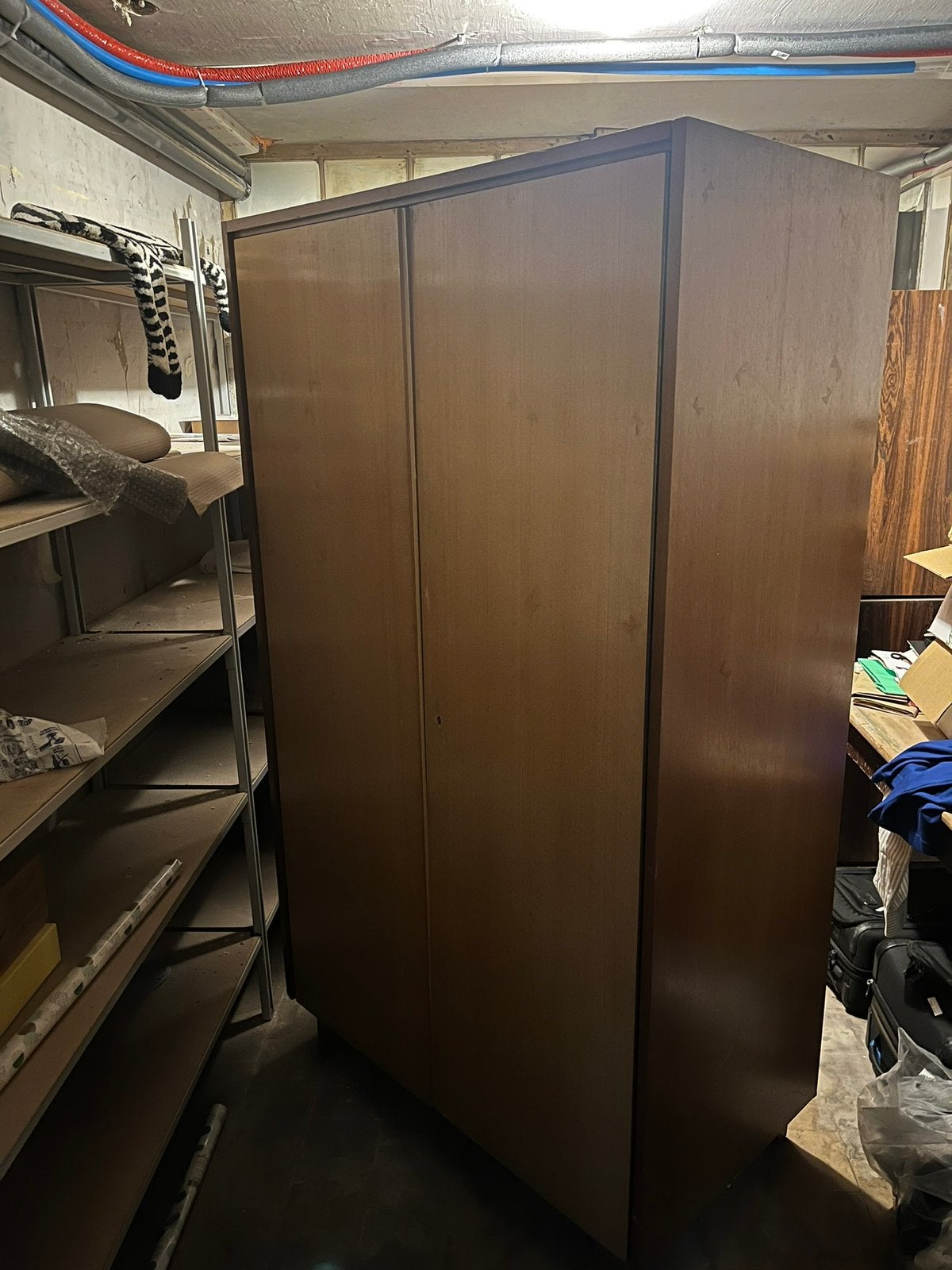 Grand armoire en bois gratuit á Bruxelles, Maison & Meubles, Enlèvement, Utilisé, Autres essences de bois
