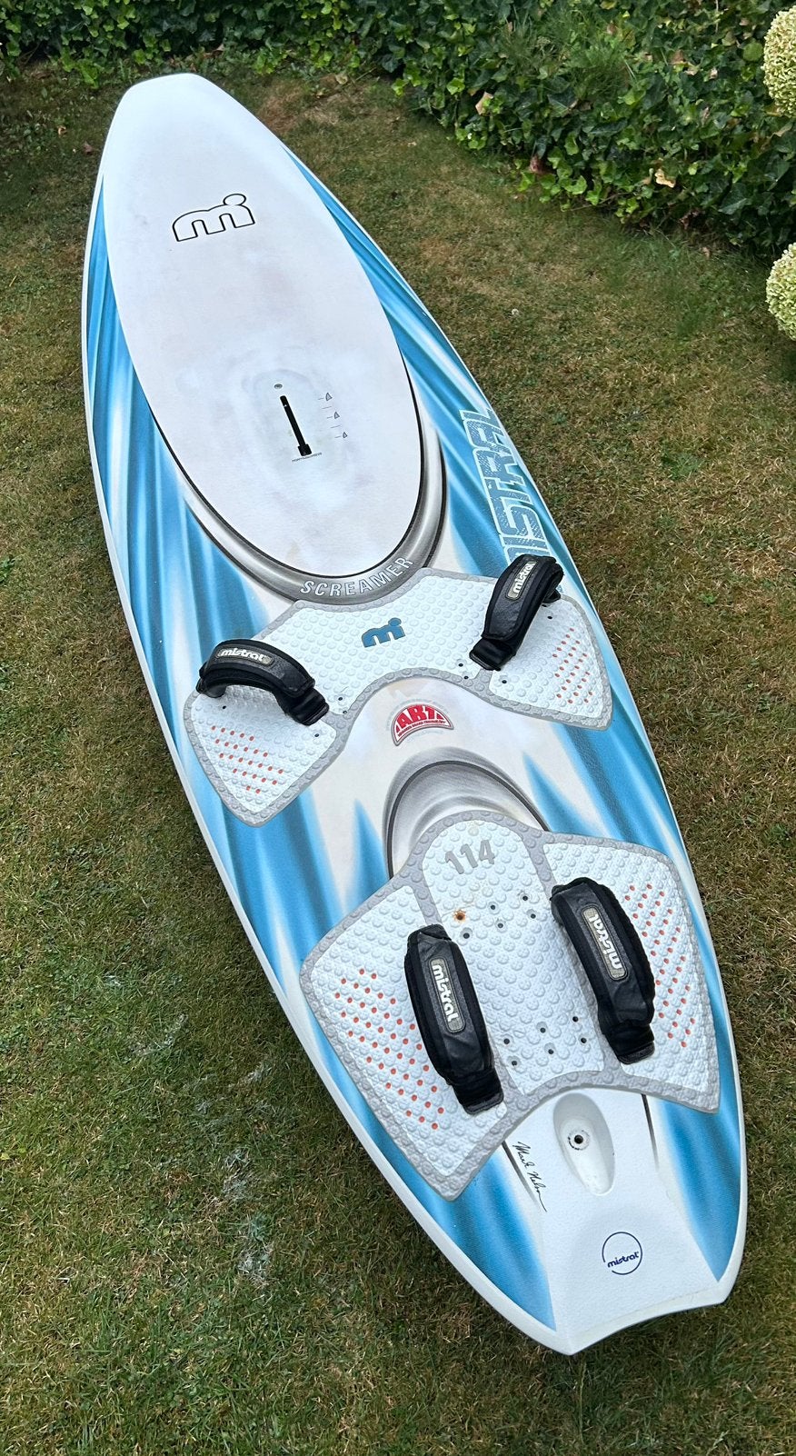 Mistral Screamer 114 L in perfecte conditie, Watersport en Boten, Windsurfen, Ophalen, Zo goed als nieuw, Plank, Met vin(nen)