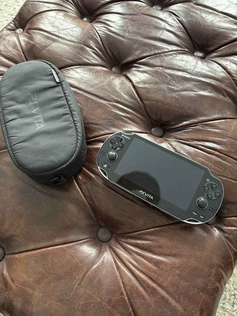 Vita 1000-model met OLED-scherm + 4GB kaart + kabel + hoesje, Enlèvement, Utilisé