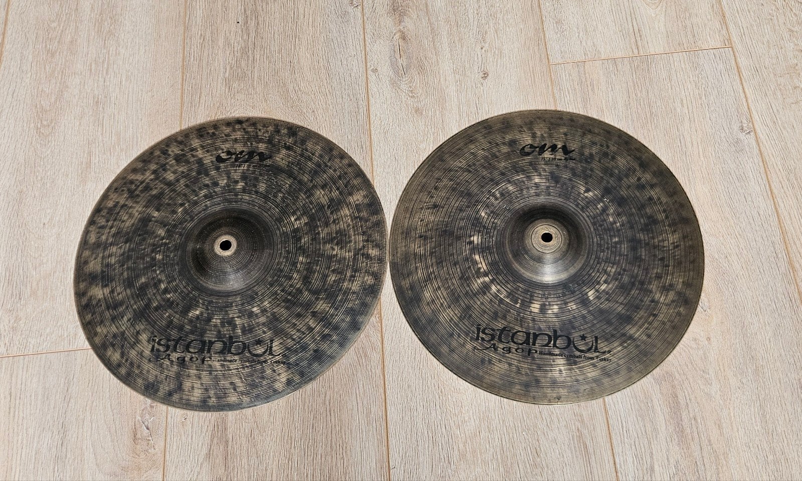 Istanbul Agop OM hihat 15", Musique & Instruments, Batteries & Percussions, Enlèvement ou Envoi