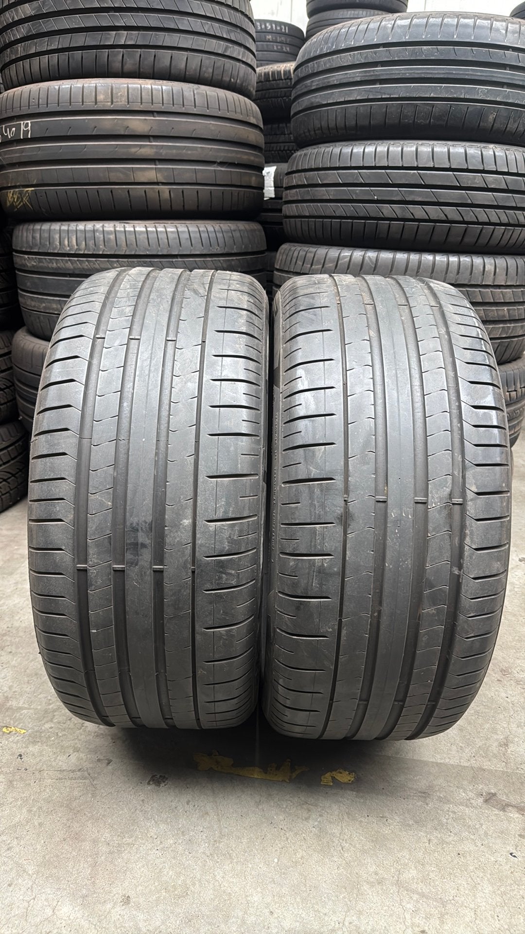 2854021 285/40R21 285/40/21 zomerbanden merk Pirelli, Ophalen