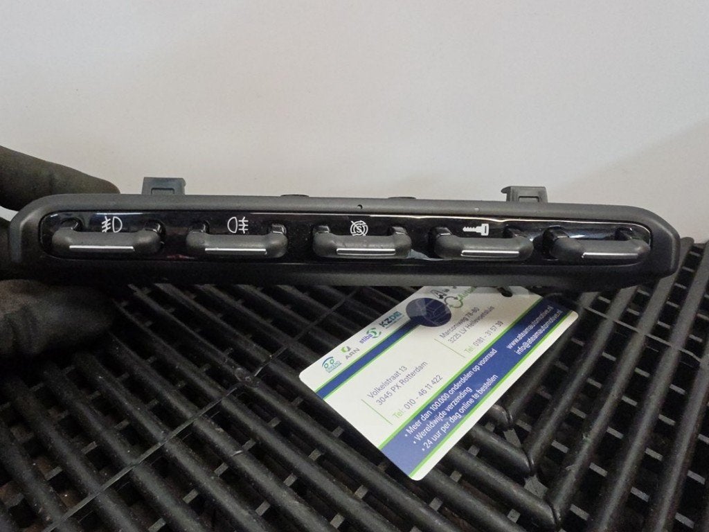 COMMUTATEUR ANTI BROUILLARD Giulietta (940) (|156099243|), Autos : Pièces & Accessoires, Stellantis Europe S.p.A, IPC D1-09 Bahnhofsplatz
65423  Rüsselsheim am Main, DE