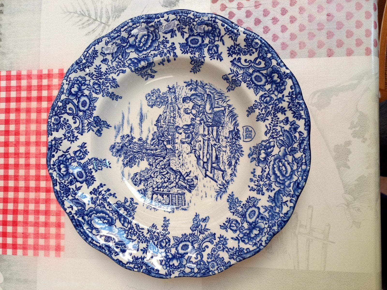 Assiette ancienne  creuse  publicitaire  BP, Envoi