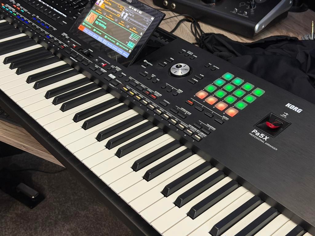Korg pa5x 76, Muziek en Instrumenten, Keyboards, Ophalen, Korg, Zo goed als nieuw, Met standaard