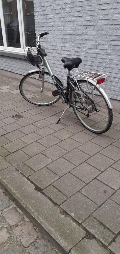 Damesfiets in top conditie, Fietsen en Brommers, Ophalen, Zo goed als nieuw, Velgrem, Versnellingen