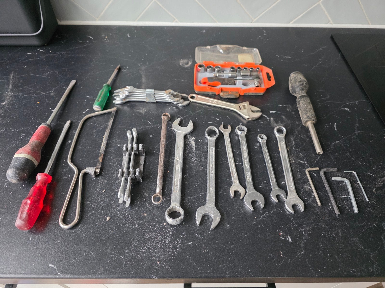 Lot handgereedschap / sleutels en schroevendraaiers, Ophalen, Gebruikt, Gereedschapsset, Overige merken
