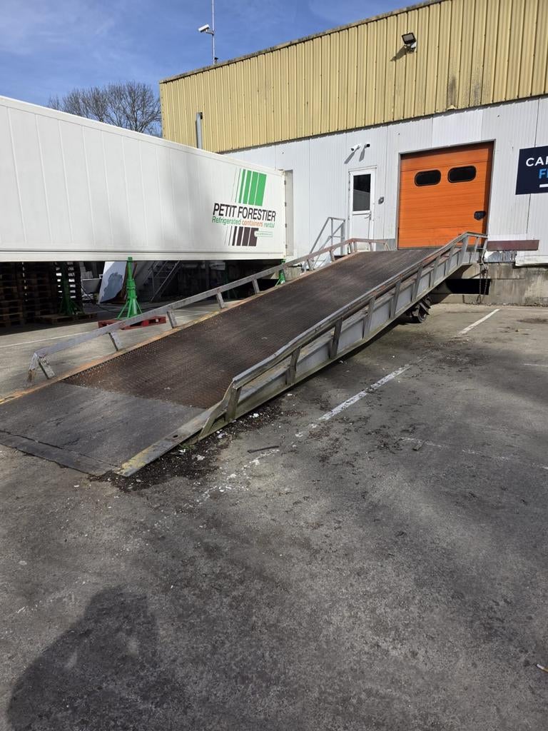 Mobiele vorkheftruckbrug, Zakelijke goederen
