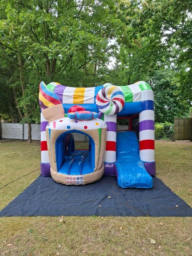 Springkasteel Multiplay L Candyland huren / te huur, Hobby en Vrije tijd, Feestartikelen | Verhuur, Nieuw, Ophalen