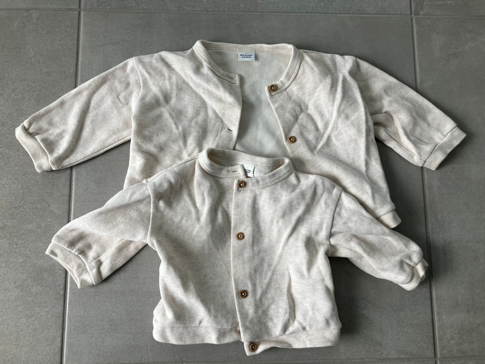 Tape à l’oeil beige cardigans maat 80 en 86, Kinderen en Baby's, Babykleding | Maat 80, Ophalen, Zo goed als nieuw