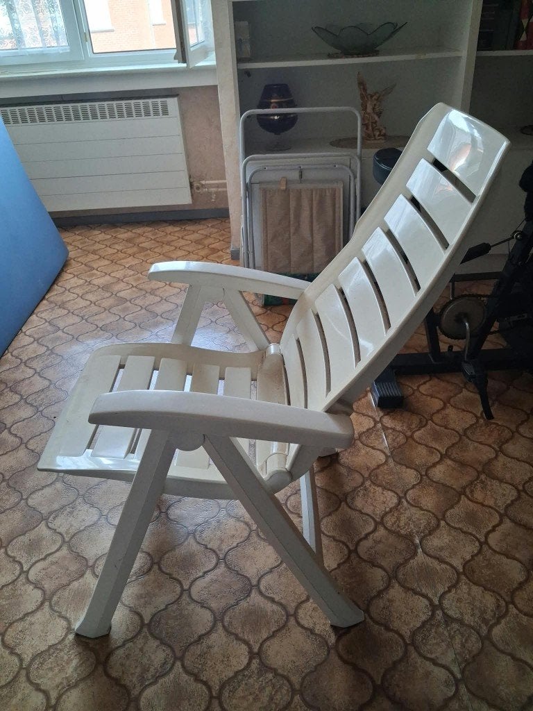 Verstelbare tuinstoelen wit plastic 4 stuks, Ophalen, Zo goed als nieuw, Plastic, Inklapbaar