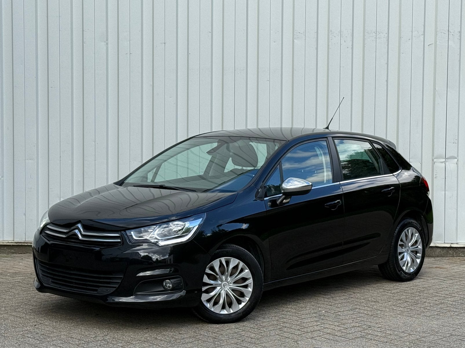 - Citroën C4 - 1.2 Essence - 89000km - 07/2016 - Navi - 81KW, Achat, Euro 6, Entreprise, Boîte manuelle