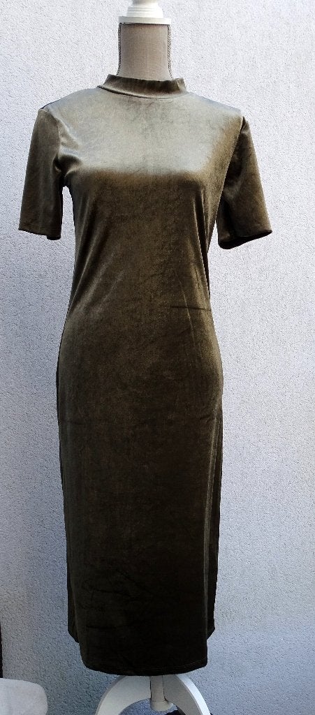 Jolie robe en panne de velours Zara M/L - neuve, Vêtements | Femmes, Robes, Zara Women, Enlèvement ou Envoi, Neuf, Taille 38/40 (M)