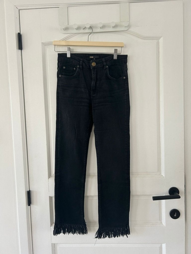 Pantalon en jean noir à volants Maje, W28 - W29 (confection 36), Enlèvement ou Envoi, Maje, Porté
