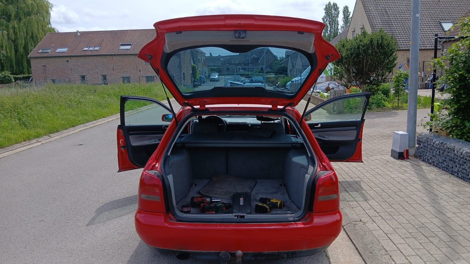 Audi A4 te koop! Export, Auto's, 4 zetels, Stof, Beige, A4