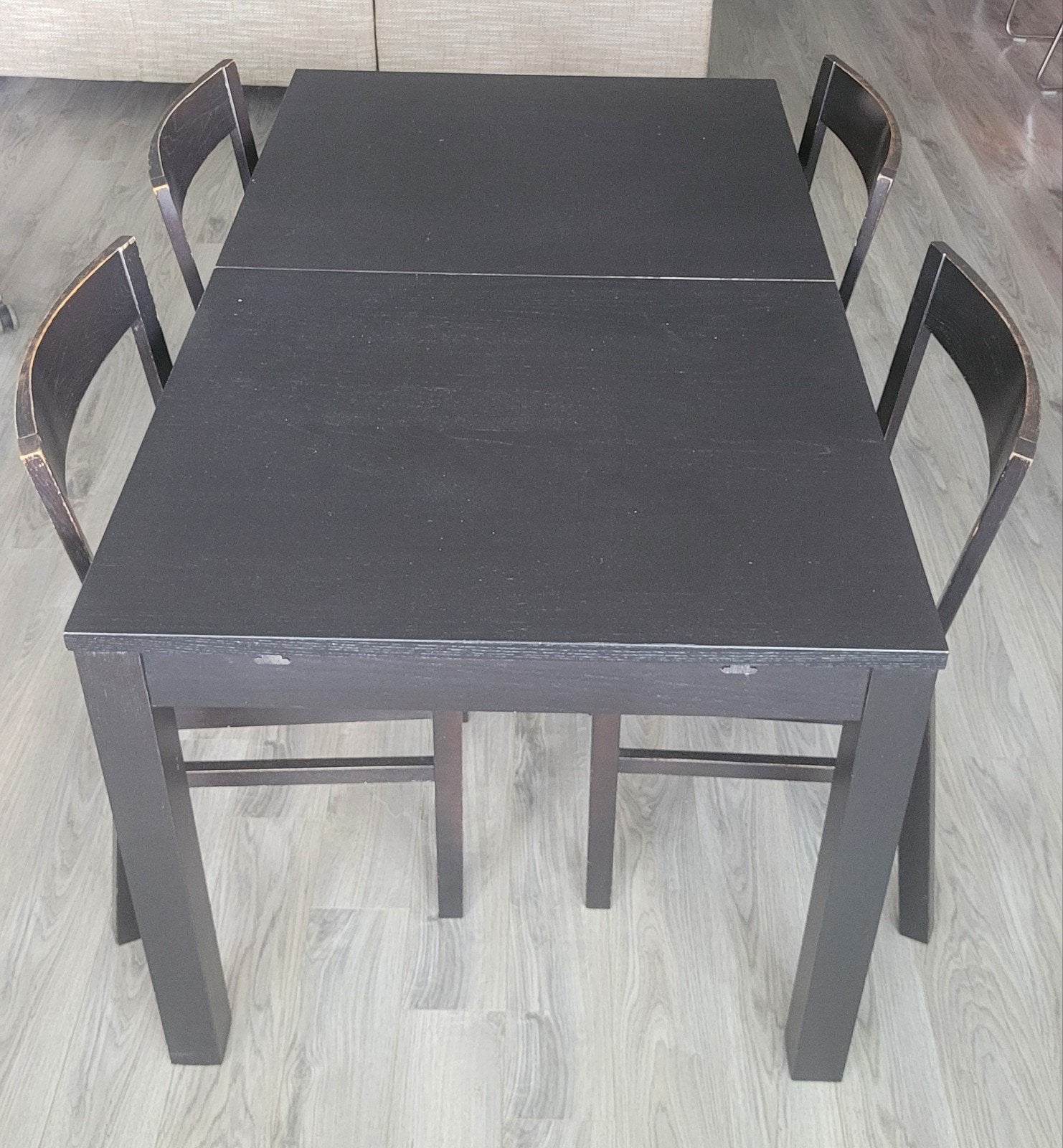 Volhouten tafel met 4 stoelen., Ophalen