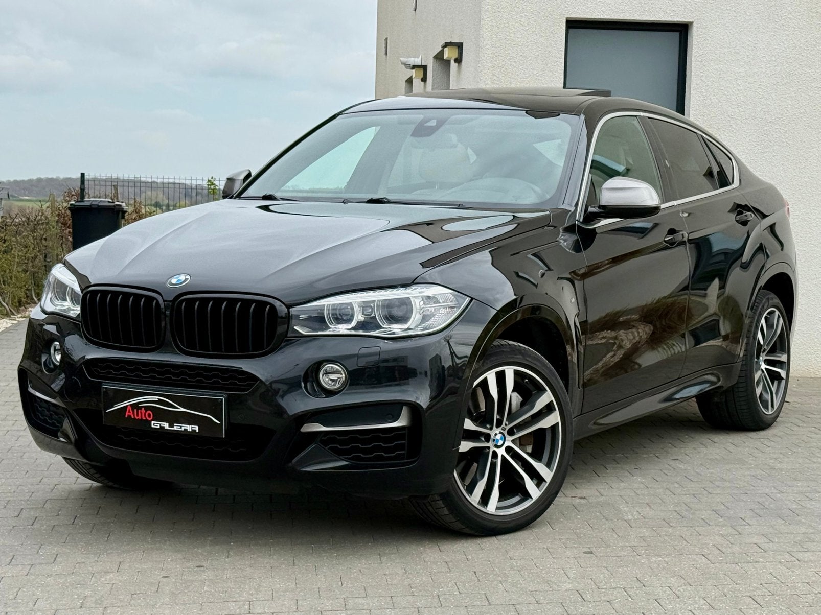 BMW X6 M50das*381CV*zonnedak*Euro6B*2016*, Auto's, Automaat, Euro 6, Zwart, Overige kleuren