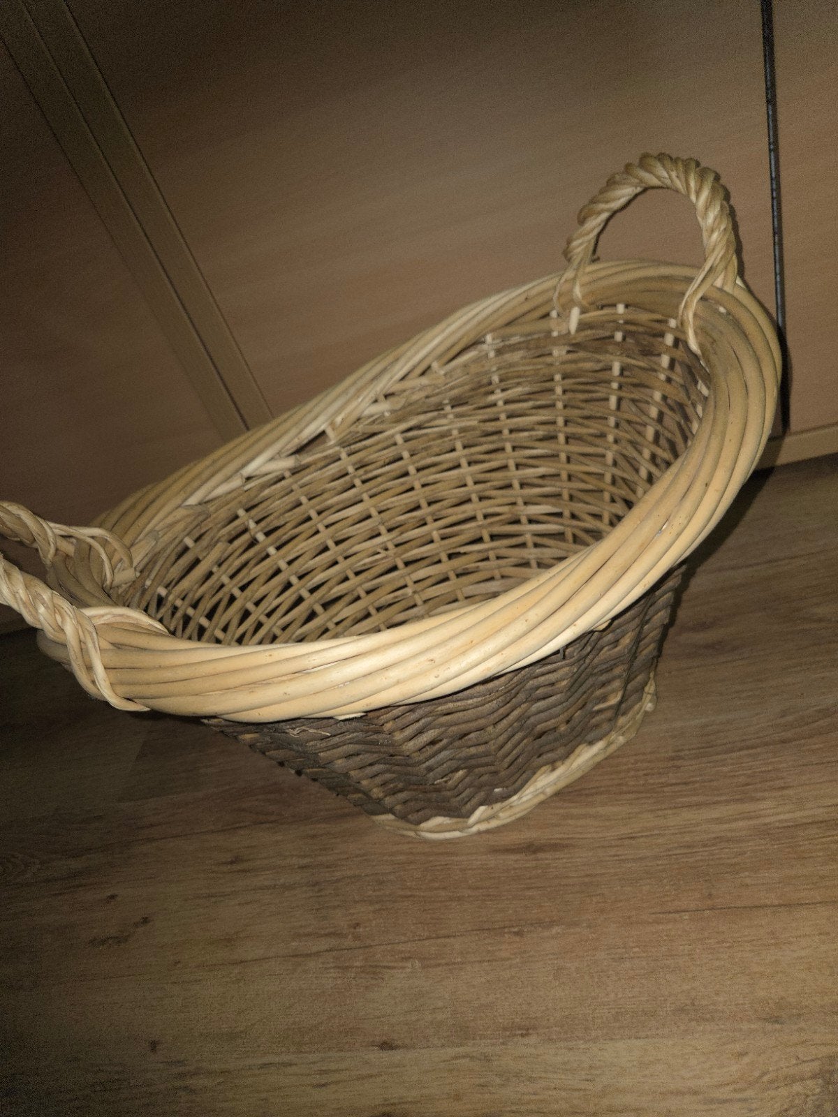 Grand panier en osier, Enlèvement, Panier