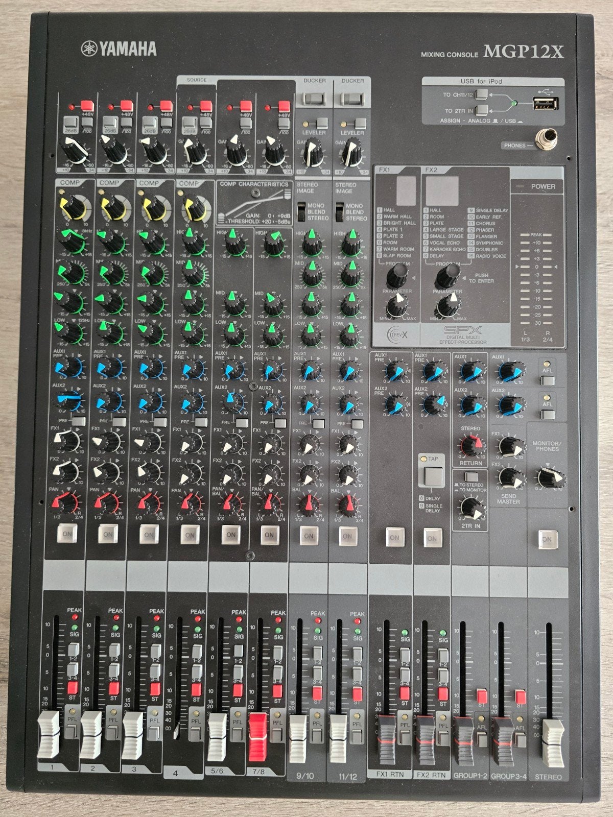 Mixeur Yamaha MGP12X en état neuf., Musique & Instruments, Tables de mixage, Envoi, Comme neuf, 10 à 20 canaux, Entrée micro