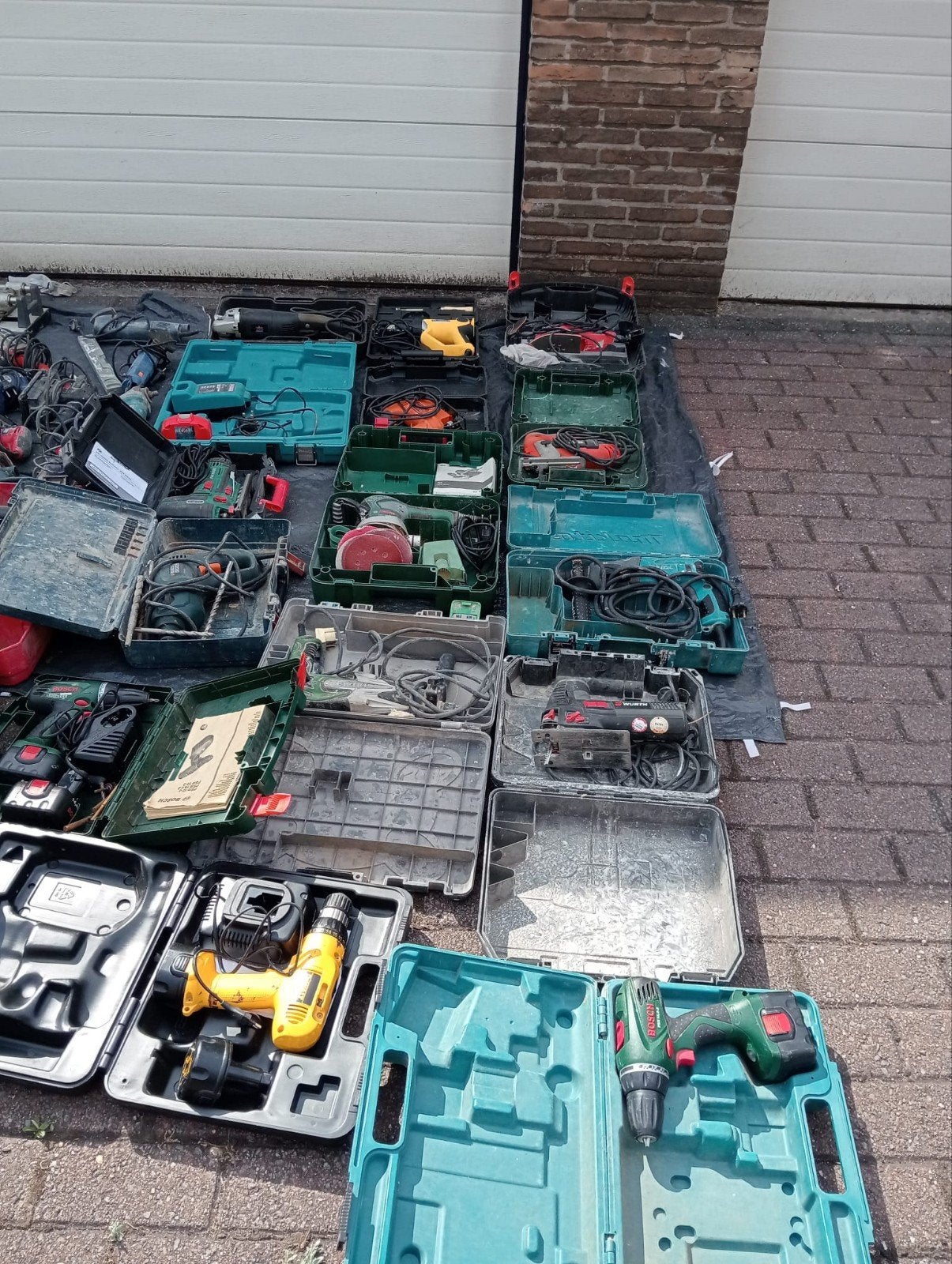 Lot d'outils et de matériaux de construction, Enlèvement