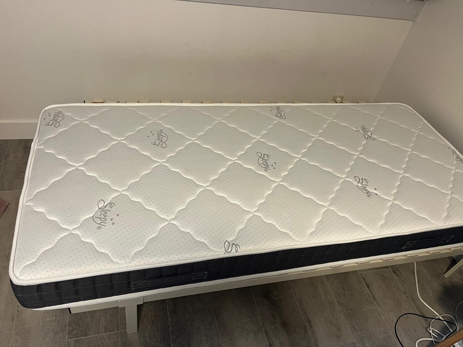 eenpersoonmatras(90x200) van sleepworld met onderstel., Ophalen, 90 cm, Eenpersoons, Wit