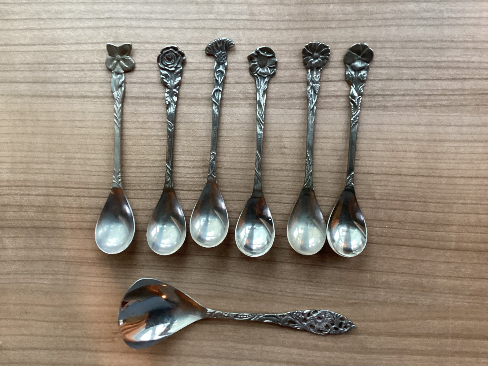 Cuillères à café en métal argenté+cuillère à sucre, Enlèvement ou Envoi
