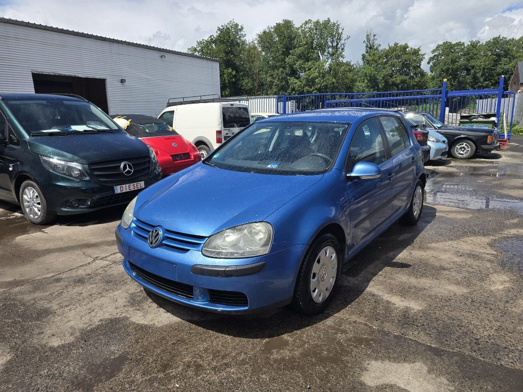 Volkswagen golf 5 1400cc essence 168000km 5ptes clim, Auto's, Stof, Blauw, Bedrijf, Handgeschakeld