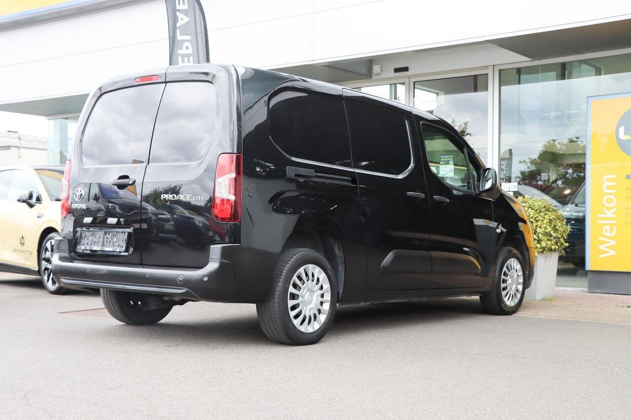 Toyota PROACE CITY VAN L2H1 1.2T MT6 110PK |3PL|CARPLAY|CAM, Auto's, Bestelwagens en Lichte vracht, Parkeersensor, 0 kg, Bedrijf