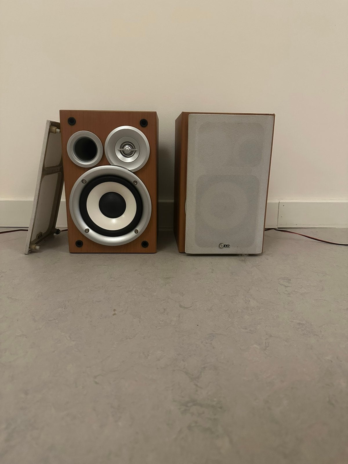 LG Speakers, Enlèvement, Utilisé, 60 à 120 watts, Enceintes stéréo