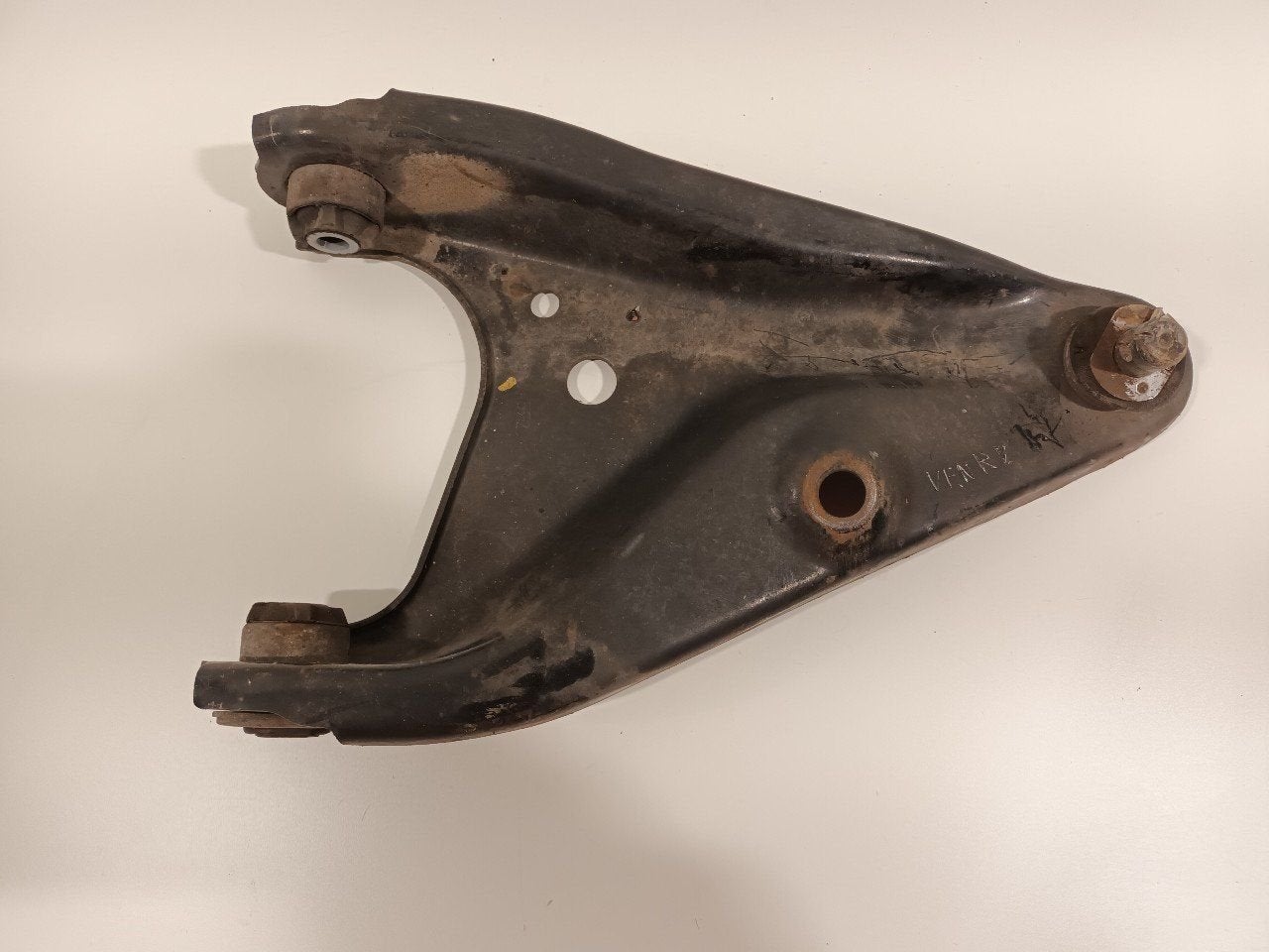 Draagarm rechts voor Dacia Dokker, Dacia, Onderdelen@venauto.nl, Van der Ven Autorecycling B.V., Ettenseweg 76, 4706 PB Roosendaal, The Netherlands