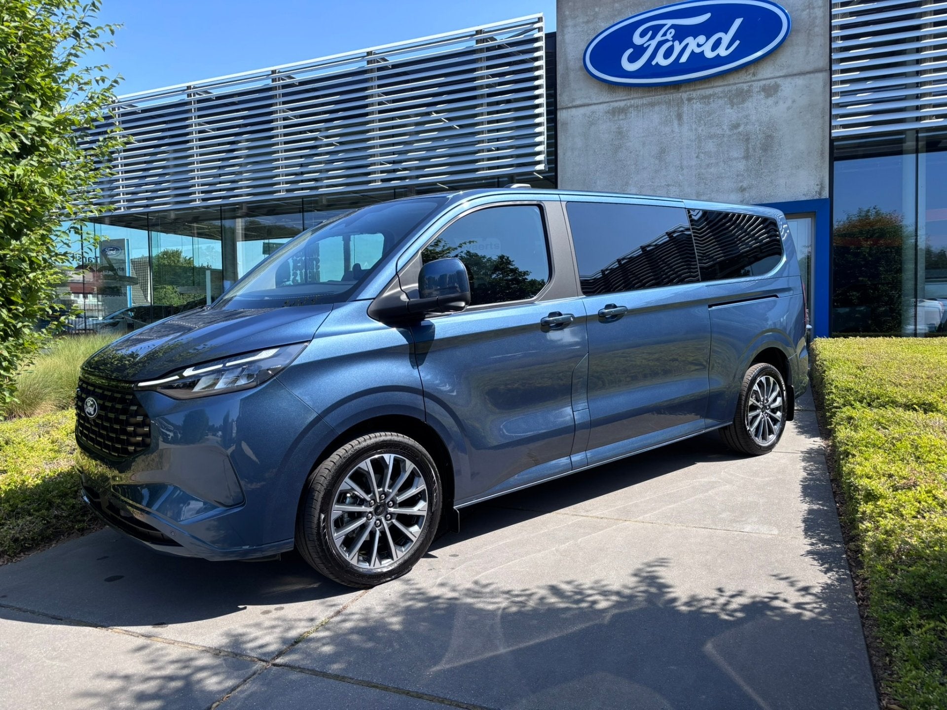 Ford Tourneo Custom 2.5PHEV - Titanium X - LWB - 8 plaatsen, Autos, Achat, Entreprise, Autres couleurs, 172 kW