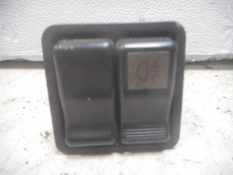 COMMUTATEUR ANTI BROUILLARD achter Toyota Corolla (E9), Kundenbetreuung@toyota.de, Toyota, Utilisé, Toyota-Allee 2
50858  Köln, DE