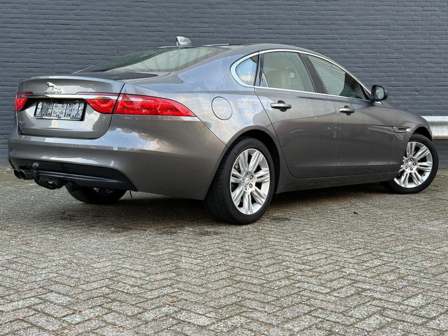 Jaguar XF 2.0D 120KW Aut. Pure | € 5.300,- NETTO! | Camera |, Auto's, Automaat, 109 g/km, XF, Zilver of Grijs