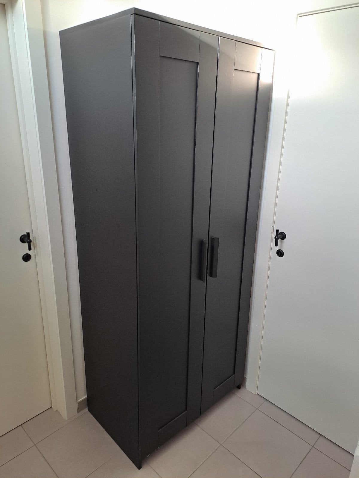 Kleerkast Brimnes Ikea - zwart, Huis en Inrichting, Ophalen, Met deur(en), Gebruikt, 50 tot 100 cm