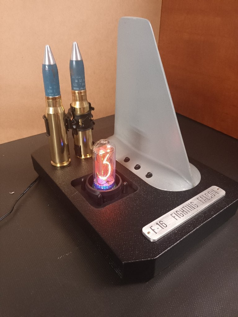luchtmacht F-16 antenne vin met nixie klok  BAF FAE, Verzamelen, Luchtvaart en Vliegtuigspotten, Ophalen, Zo goed als nieuw, Overige typen