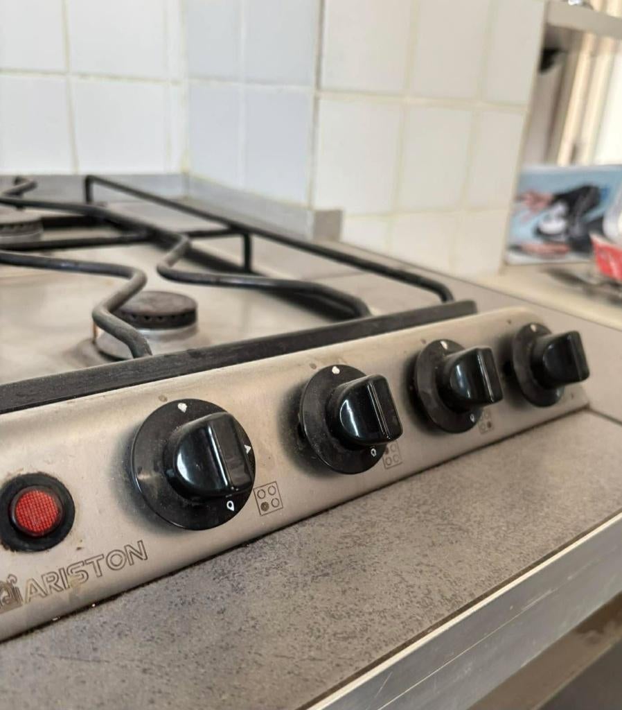 Taque gaz Ariston, Gaz, 4 zones de cuisson, Encastré, Enlèvement