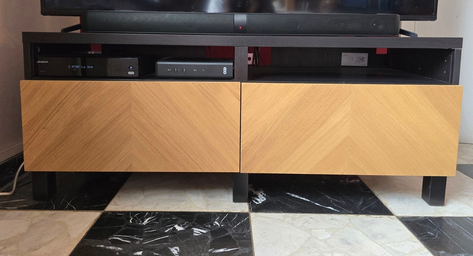 Meuble TV BESTA (IKEA), Maison & Meubles, 25 à 50 cm, Moins de 100 cm, Comme neuf, 100 à 150 cm