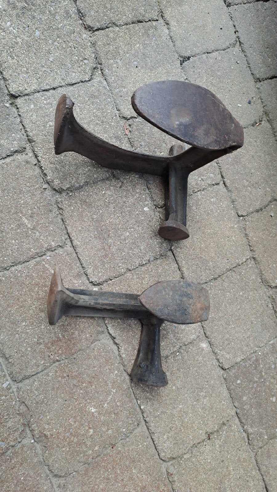 Schoenmaker aambeelden, Ophalen