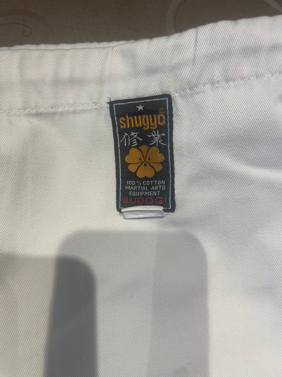 SHUGYO BUDO GI Keiko Gi + pantalon + ceinture (lot de 2), Sports & Fitness, Enlèvement ou Envoi, Costume d'arts martiaux, Utilisé