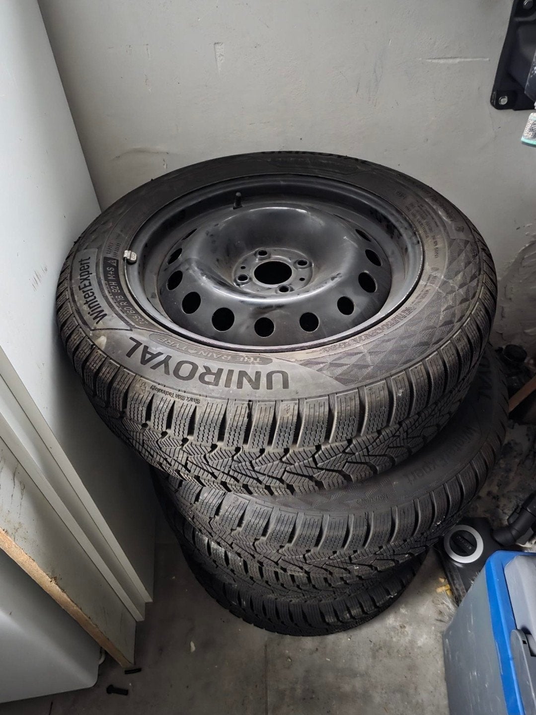 4 winterbanden Uniroyal 205/60 R16 + stalen velgen – Dacia/R, Auto-onderdelen, Banden en Velgen, Ophalen, Winterbanden, Band(en)