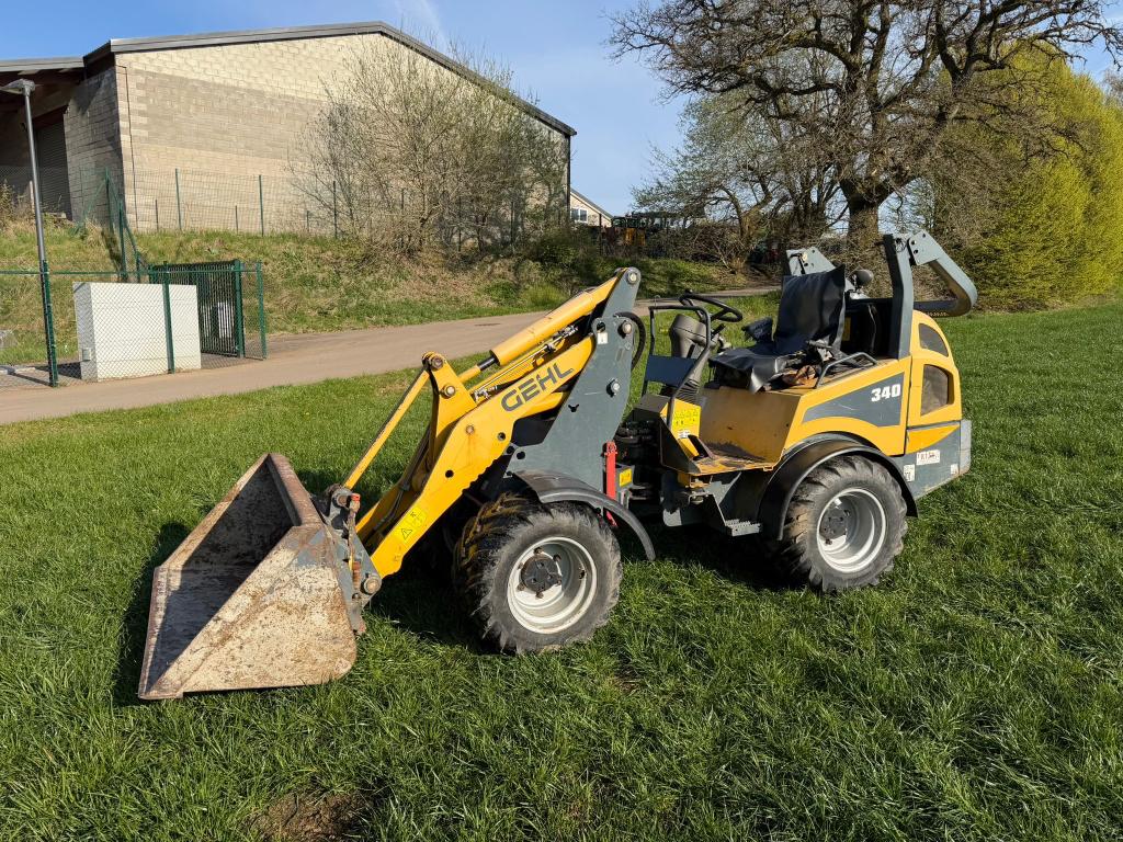 Gehl 340 valet de ferme, Autres marques, Jusqu'à 2500, Jusqu'à 80 ch, Enlèvement
