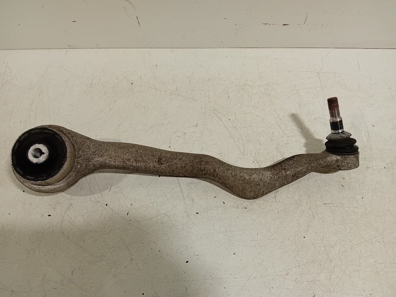Draagarm links voor onder BMW 1 serie, Onderdelen@venauto.nl, Van der Ven Autorecycling B.V., Ettenseweg 76, 4706 PB Roosendaal, The Netherlands