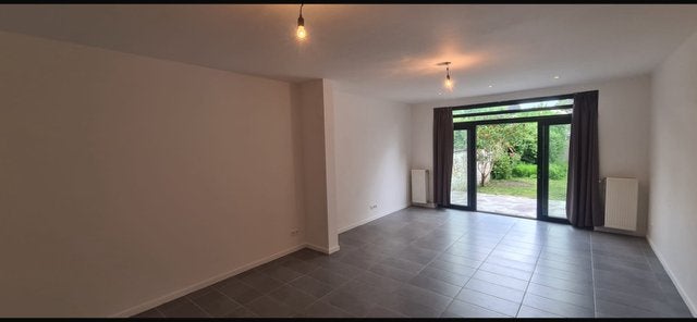Ruime studio te huur in Wilrijk, 50 m² of meer, Provincie Antwerpen