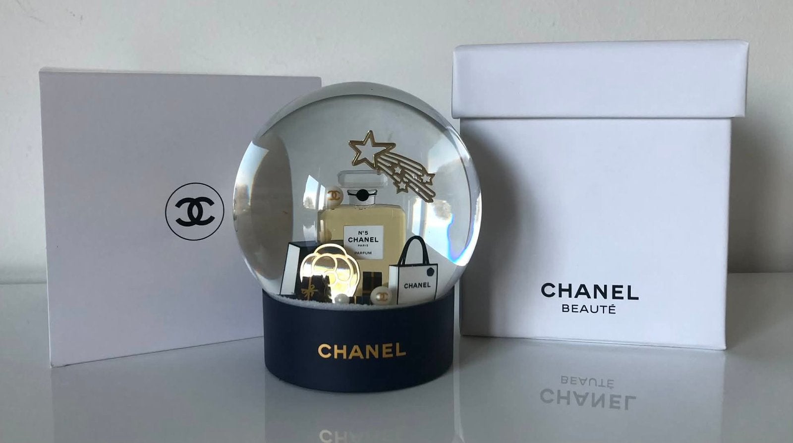 Chanel - Boule à neige en verre 12 cm - 150€/pièce., Collections, Enlèvement ou Envoi, Neuf, Autres types